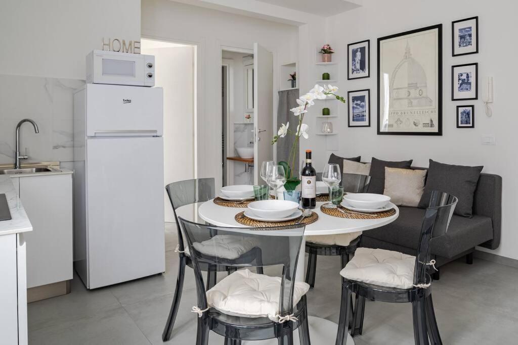 Via Ponte Alle Mosse, 19 - Florence Charming Apartments - A Chic, Newly Renovated Apartment Near Tram Leopolda, A Few Min From Downtown Exterior photo