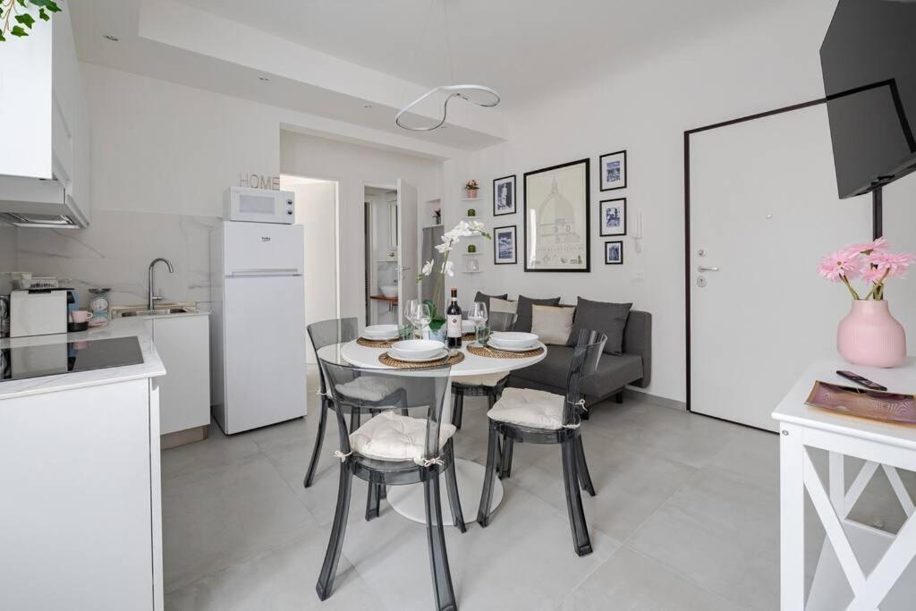 Via Ponte Alle Mosse, 19 - Florence Charming Apartments - A Chic, Newly Renovated Apartment Near Tram Leopolda, A Few Min From Downtown Exterior photo